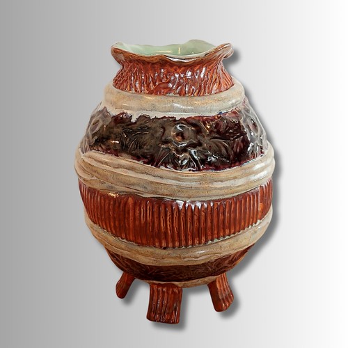 Click to view detail for SL-349 Stoneware Five-Footed Texture Vessel $185